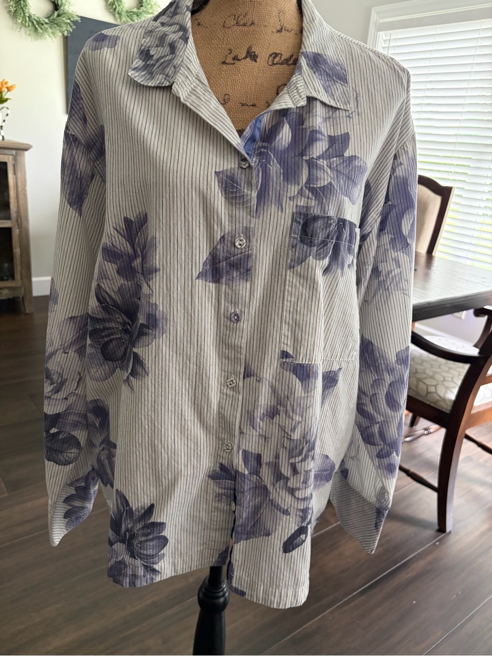 EUC JOHNNY WAS Button-Front Floral Stripe Women’s Shirt/light purple flowers